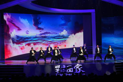 四海一家”外国留学生和校友庆祝北京大学建校120周年献礼演出举行(图12)